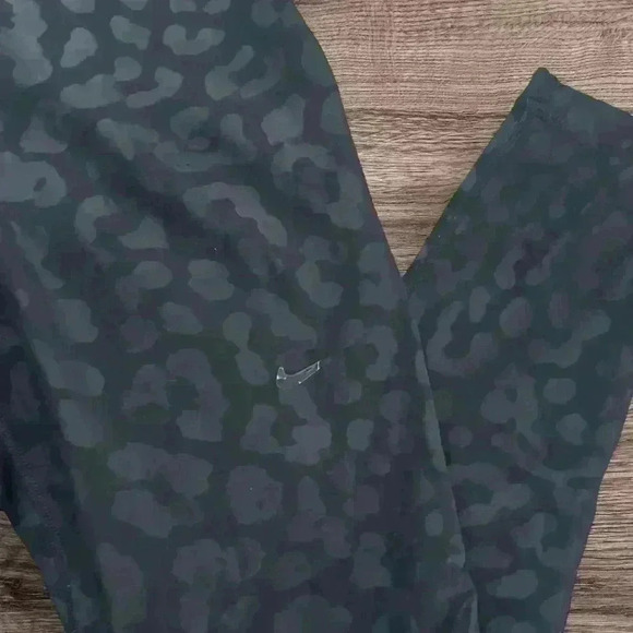 Womens Nike Pro Cheetah print leggings size Small - Picture 5 of 6